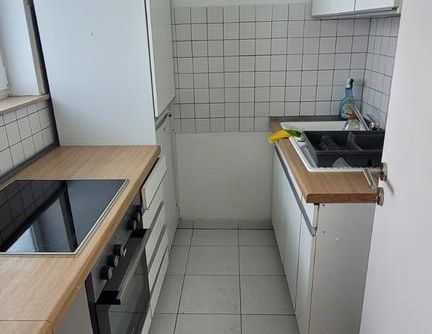 Wohnung mit Balkon und Einbauküche in Leverkusen - Photo 1