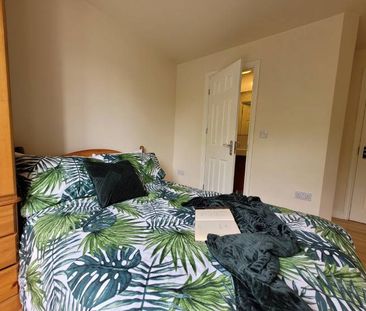 10 En-suite Rooms Available, 11 Bedroom House, Willowbank Mews – St... - Photo 6