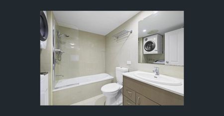 Bayside Elegance – Modern Apartment with Rooftop Views - Photo 2