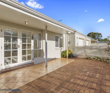 Beautifully located & Immaculately presented! located in prime East... - Photo 4
