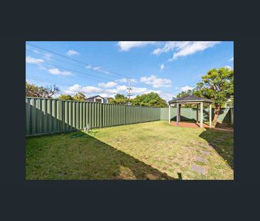 Cute Two-Bedroom Home on a Compact, Low-Maintenance Allotment - Photo 5