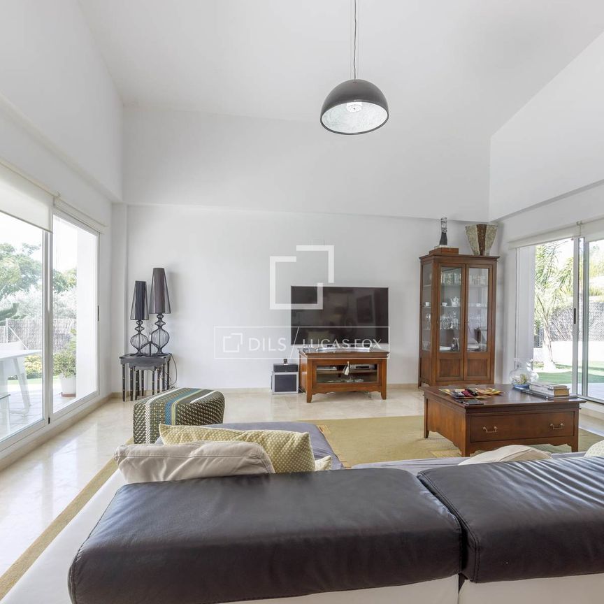 Excellent 4 Bedroom house / villa for rent in Bétera, Valencia - Photo 1