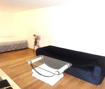 Longford Gardens, Hayes, Middlesex - Photo 1