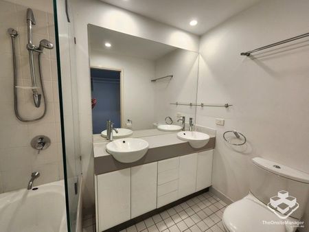 Gorgeous apartment in boutique complex - Photo 5