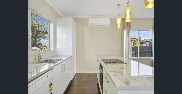 Charming Two Bedroom Unit - Photo 1