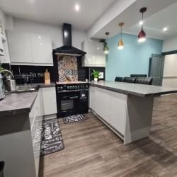 4 bedroom terraced house to rent - Photo 3