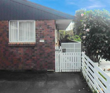 Waikanae - 3 Bedrooms - Photo 3