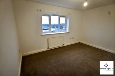 2 Bedroom House - End Terrace To Let - Photo 2
