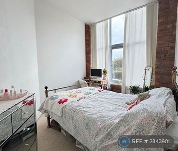 1 bedroom in a flat share to rent - Photo 4
