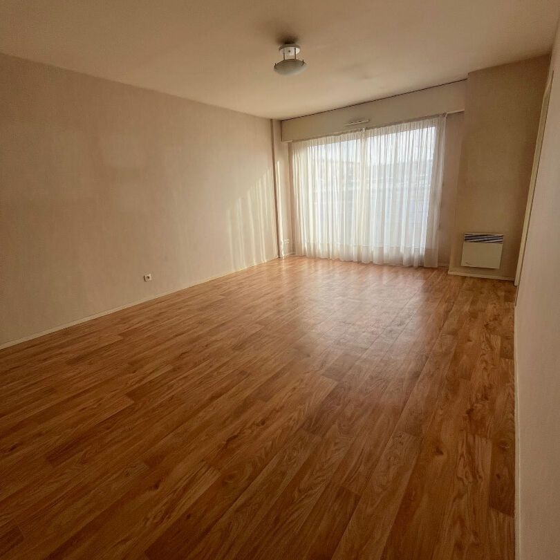 Location Appartement 1 pièce 35m² - Photo 1