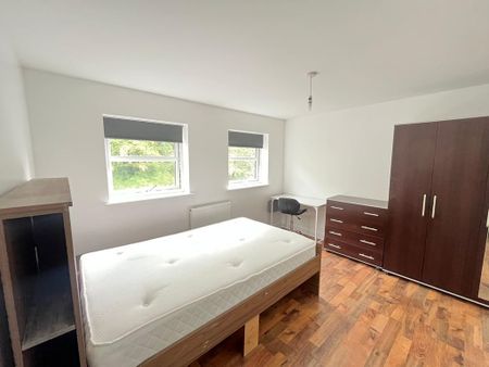 4 bedroom townhouse to rent - Photo 5