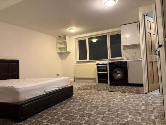 Studio to rent - Photo 1