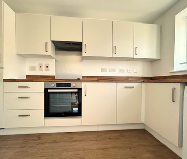 2 bedroom semi-detached house to rent - Photo 5