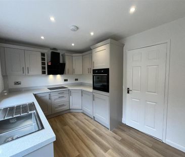 2 bedroom detached bungalow to rent - Photo 2