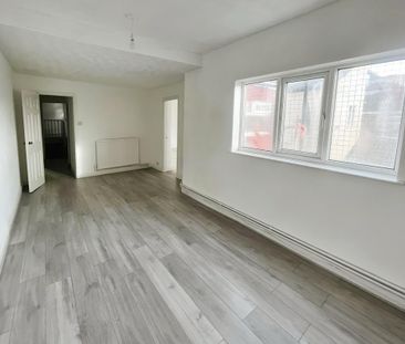 4 bedroom apartment to rent - Photo 2