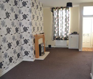 3 Bedroom End of Terrace House for Rent - Photo 4