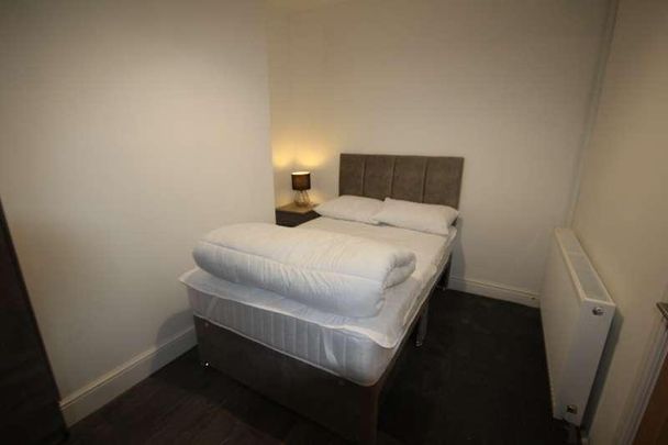 Calais Road (room), Staffordshire, Burton Upon Trent, DE13 - Photo 1