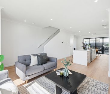 Modern Living, Prime Location – Brand New Executive 3 Bedroom Home! - Photo 6