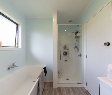 Well-Presented Three Bedroom Home - Photo 4