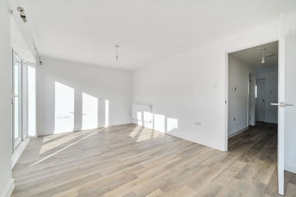 4 bedroom terraced house to rent - Photo 1