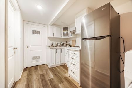 For Lease - 2 Queenpost Drive, Brampton, Ontario - Photo 4