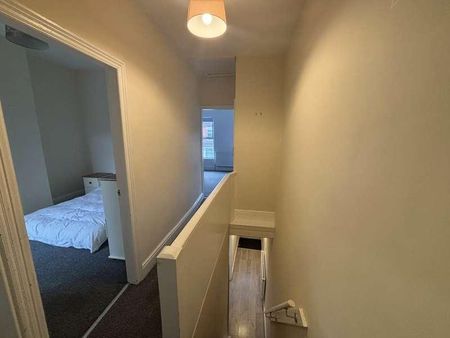 Meadows Road, Sale, M33 - Photo 4