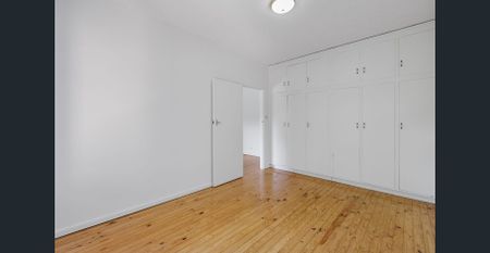 Updated ground floor unit in fabulous location! - Photo 4