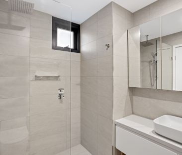 Spacious Modern Apartment in great Inner City Location - Photo 5