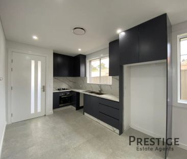 Spacious Family Residence! - Photo 2