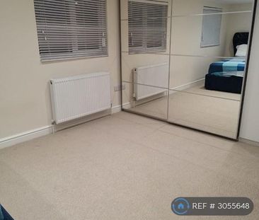4 bedroom semi-detached house to rent - Photo 4