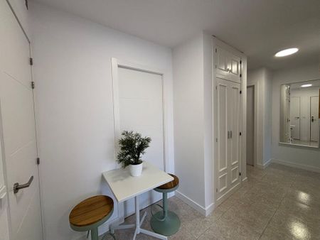 Carrer de Rodrigo de Pertegás, Valencia, Valencian Community 46023 - Photo 5