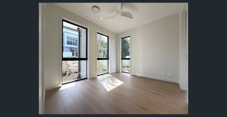 Band New Luxurious 4+Study House Close to Metro - Photo 3