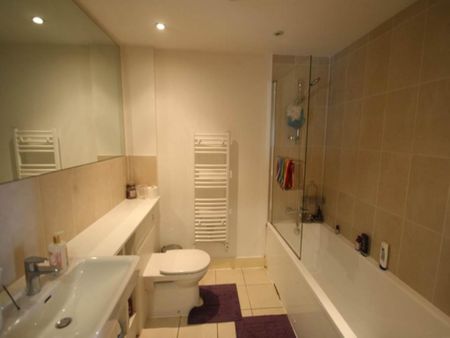 2 bedroom flat to rent - Photo 4
