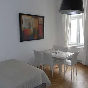 Koffer packen und einziehen! Zentrales Apartment - Zwischenmiete - Photo 1