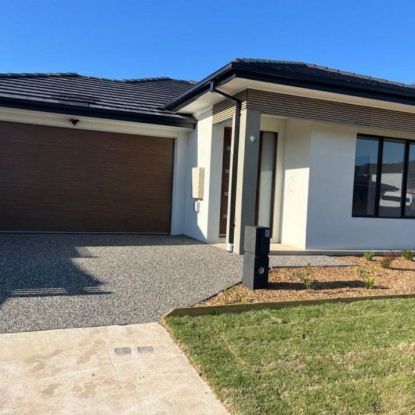 8 Homely Avenue, Clyde North - Photo 1