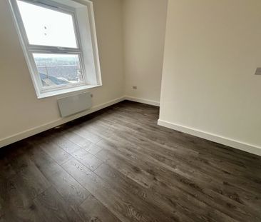 Daisy Hill, Dewsbury - Photo 3