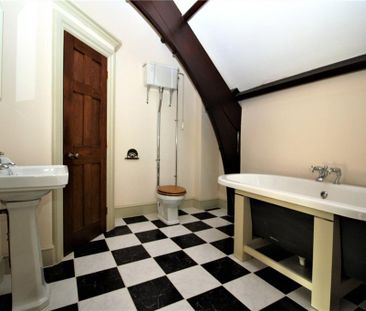 2 bedroom semi-detached house to rent - Photo 6