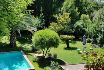 Appia Antica: Luxurious, fully furnished Villa with 5 Bedrooms, 5 baths, large private garden and swimming pool. Beautiful home is lush green setting close to the center. # 651