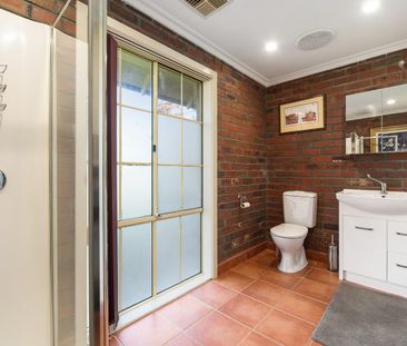 - COUNTRY LIVING - - Photo 5