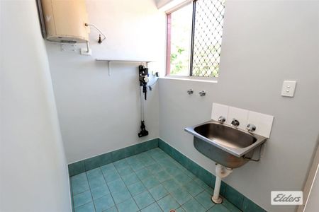 Neat & Tidy 3 Bedroom Home - Photo 5