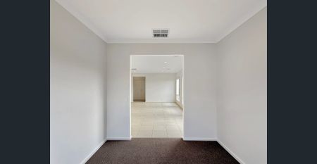 🏡 Brand New 4-Bedroom House in Eynesbury - Photo 3