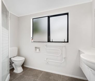 3 bedrooms + 2 bathrooms - Photo 1