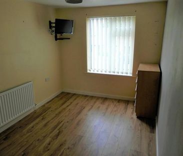 2 bedroom end of terrace house to rent - Photo 4