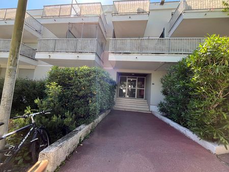 STUDIO- 17M²- HOPITAUX-FACULTES, - Photo 3