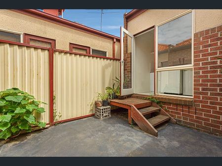 19 Raleigh Grove, Essendon North VIC 3041 - Photo 4