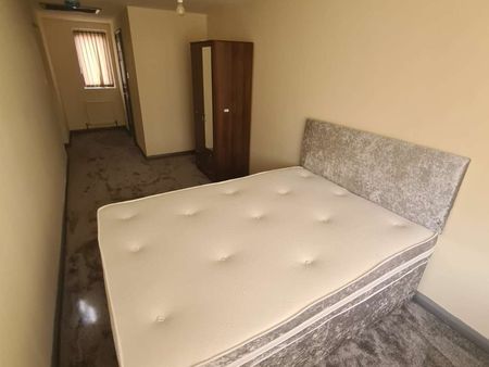 Double Bedroom Available in Professional House-share Room 1 - Photo 4