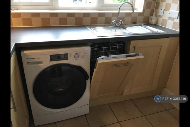 4 bedroom terraced house to rent - Photo 1
