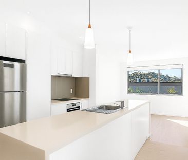 Light-Filled Coastal Living in a Peaceful Cul-De-Sac - Photo 5