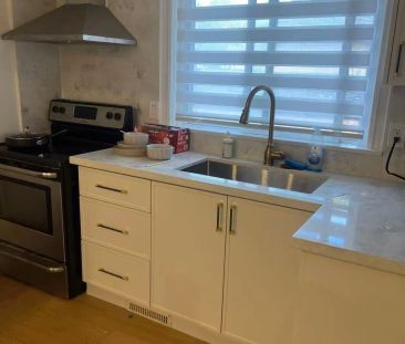 7 Sussex Avenue #main floor - Photo 6