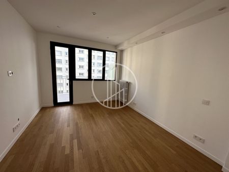 Au pied de la gare du VAL D'OR et des écoles - Photo 4